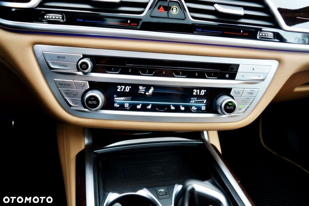 BMW Seria 7 750Li xDrive - 16
