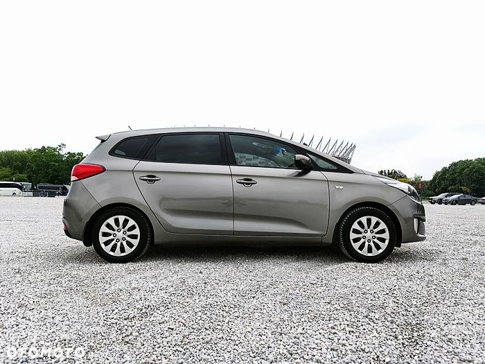 Kia Carens - 15