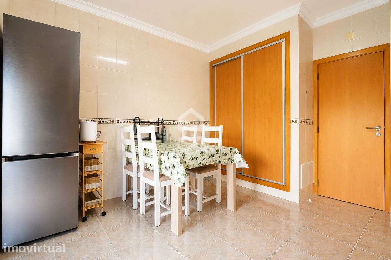 Apartamento T3 com garagem, arrumo e churrasqueira no centro do Avelar - Grande imagem: 4/32