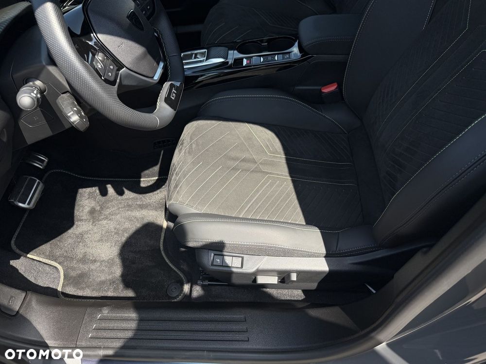 Peugeot 2008 PureTech mHEV GT E-DCS6 - 13