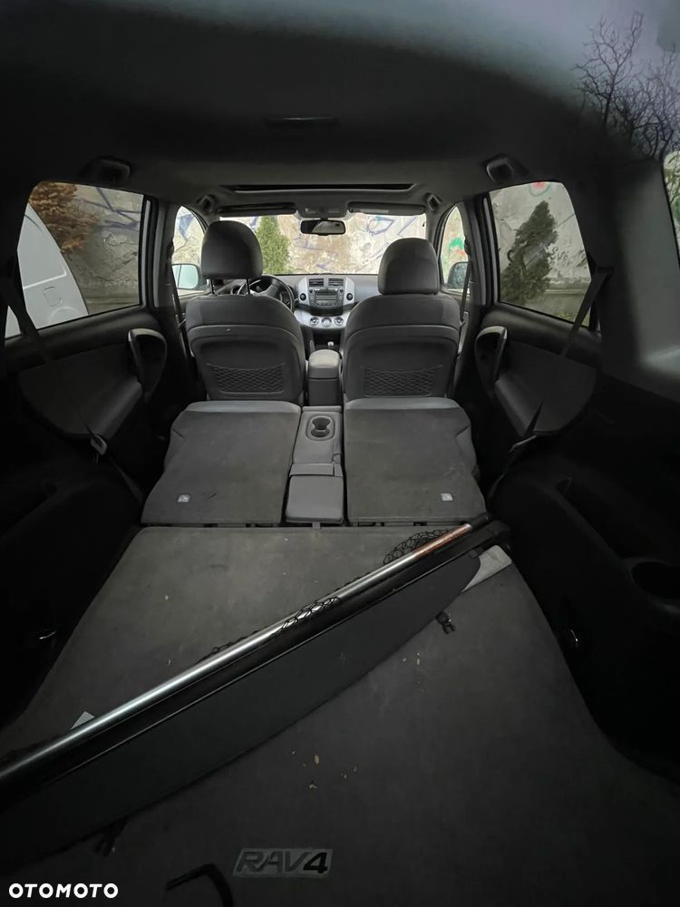 Toyota RAV4 - 8