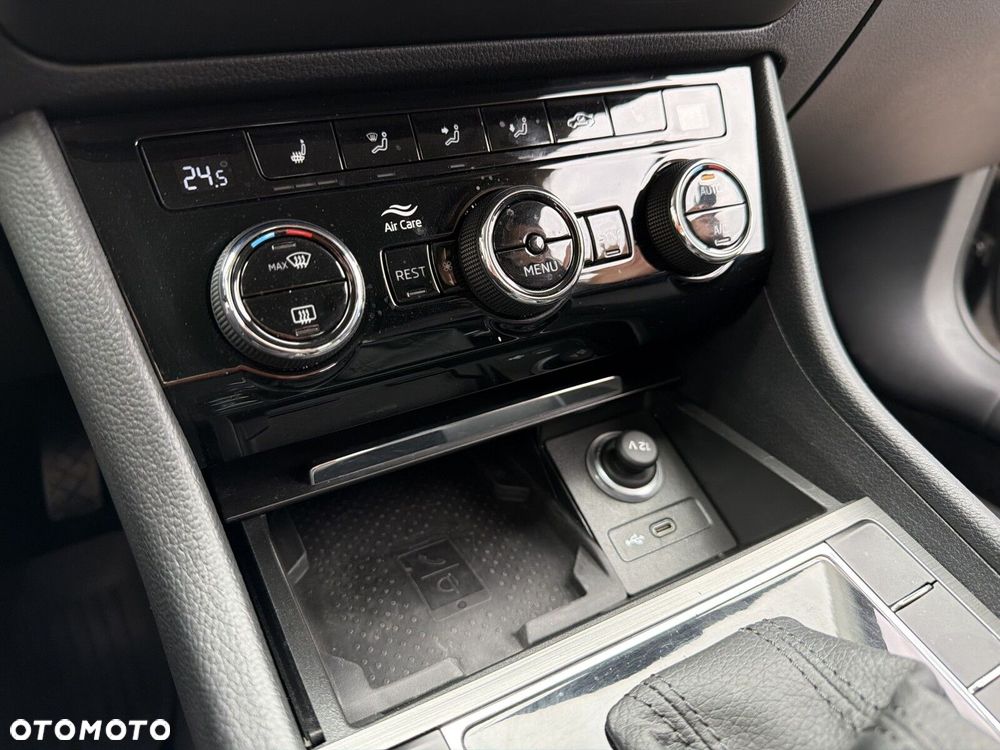 Skoda Superb 2.0 TDI SCR Style DSG - 30