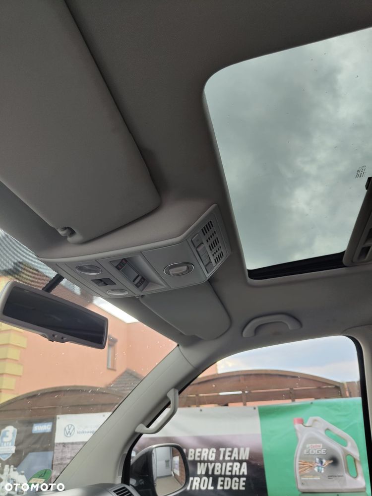 Volkswagen Multivan - 20