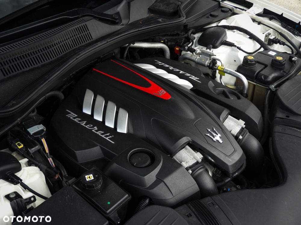 Maserati Quattroporte GTS - 8