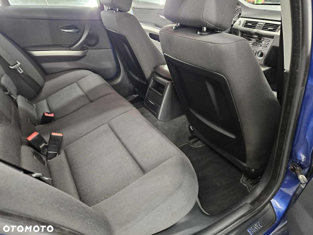 BMW Seria 3 320i - 7