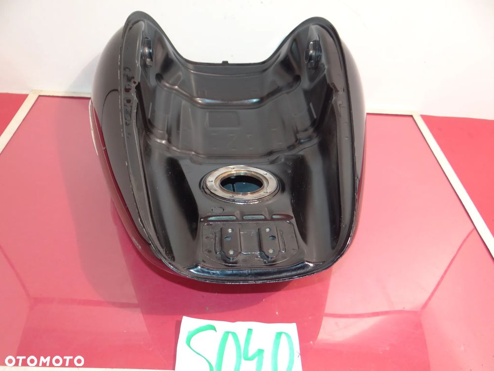 S040 Suzuki VZR 1800 Intruder (06-17) ZBIORNIK PALIWA BAK - 12