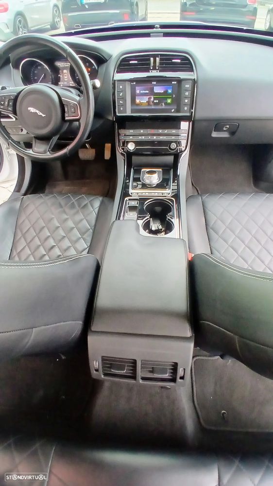 Jaguar XE 2.0 D Prestige Aut. - 13