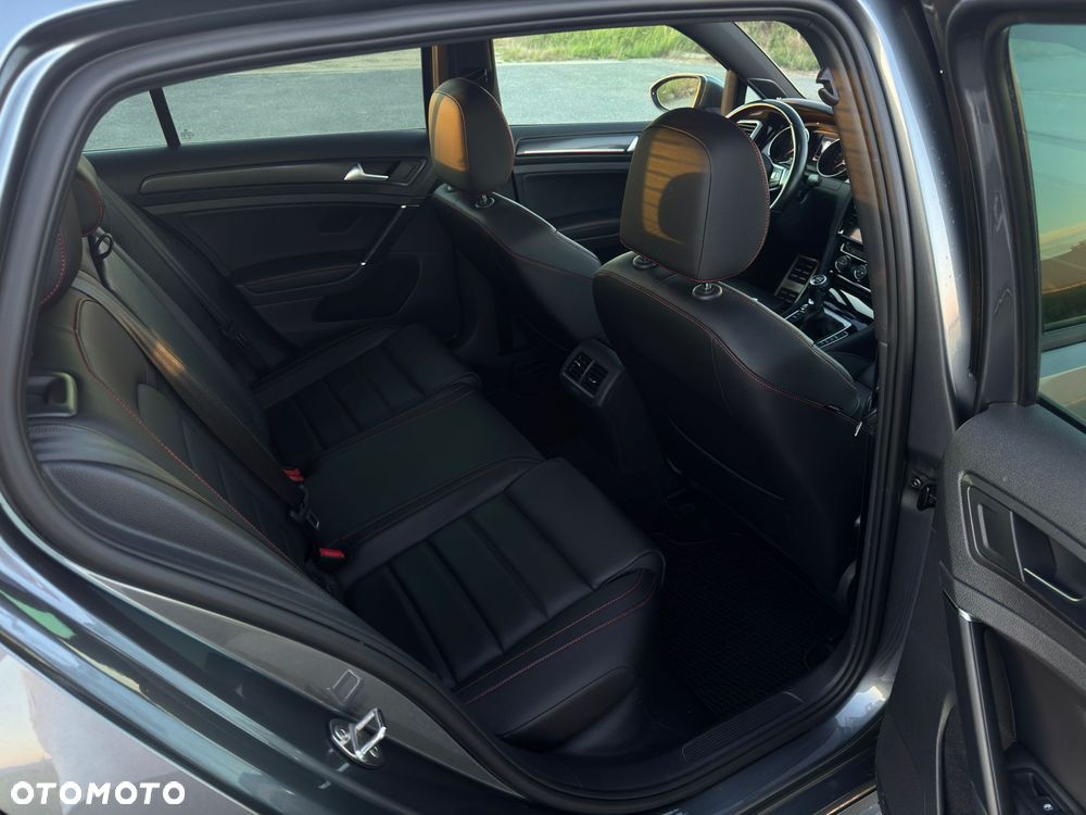 Volkswagen Golf - 16