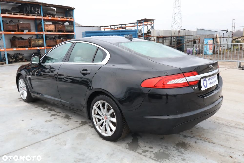Jaguar XF 2.2 D Luxury - 7