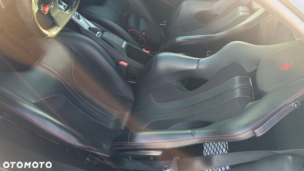 Ferrari F8 Tributo - 37