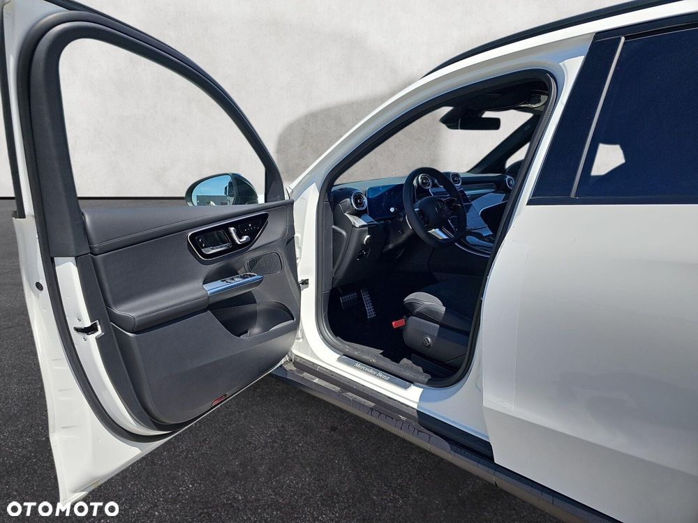 Mercedes-Benz GLA - 11