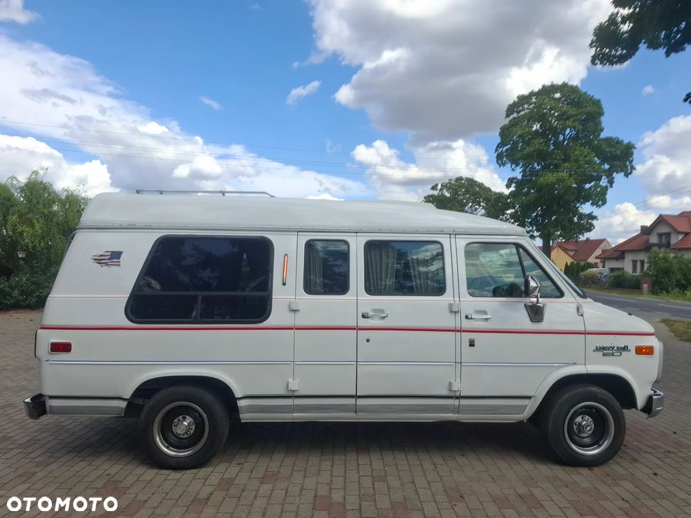 Chevrolet Chevy Van - 9