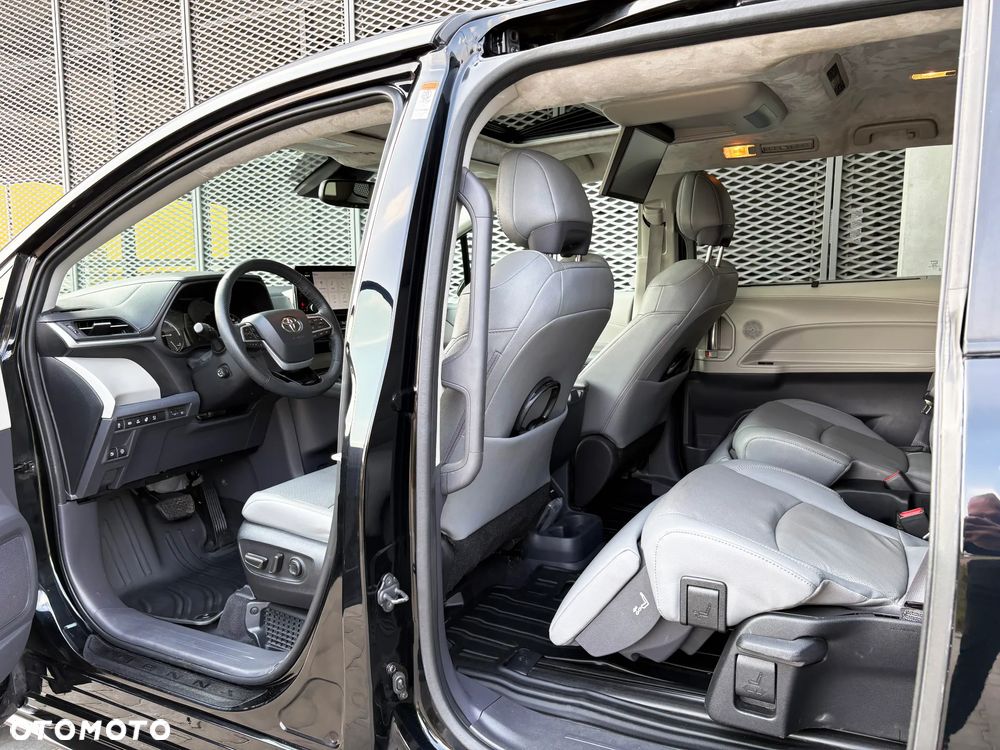 Toyota Sienna - 16