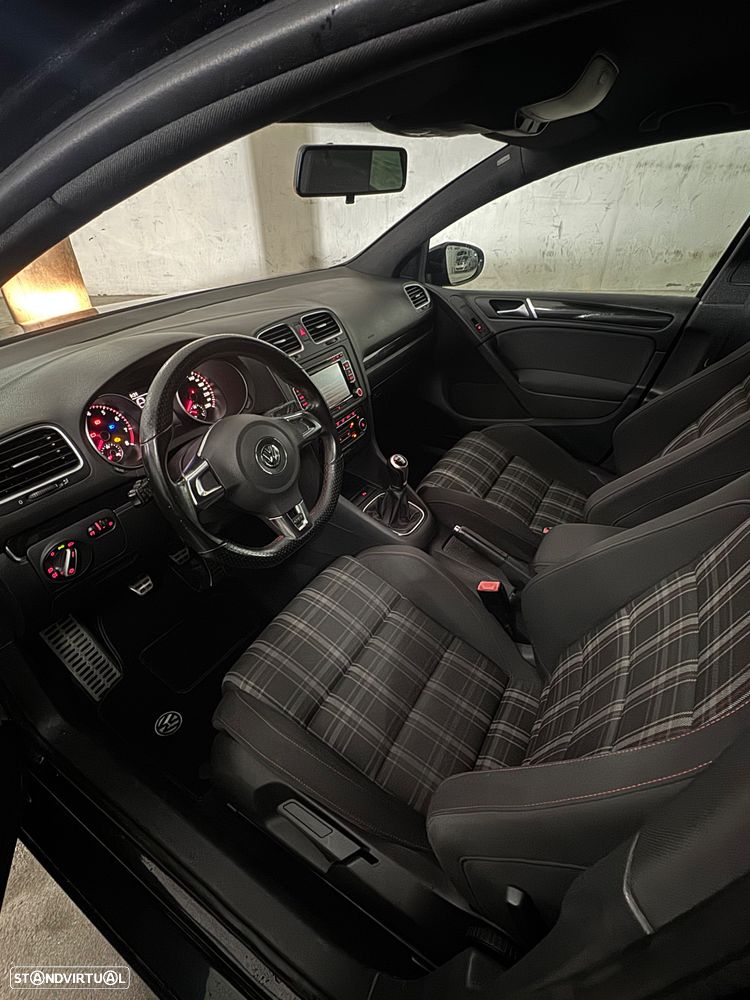 VW Golf 2.0 GTI - 4
