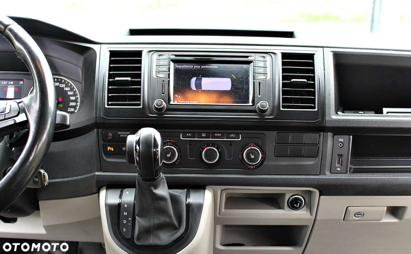 Volkswagen Caravelle - 18