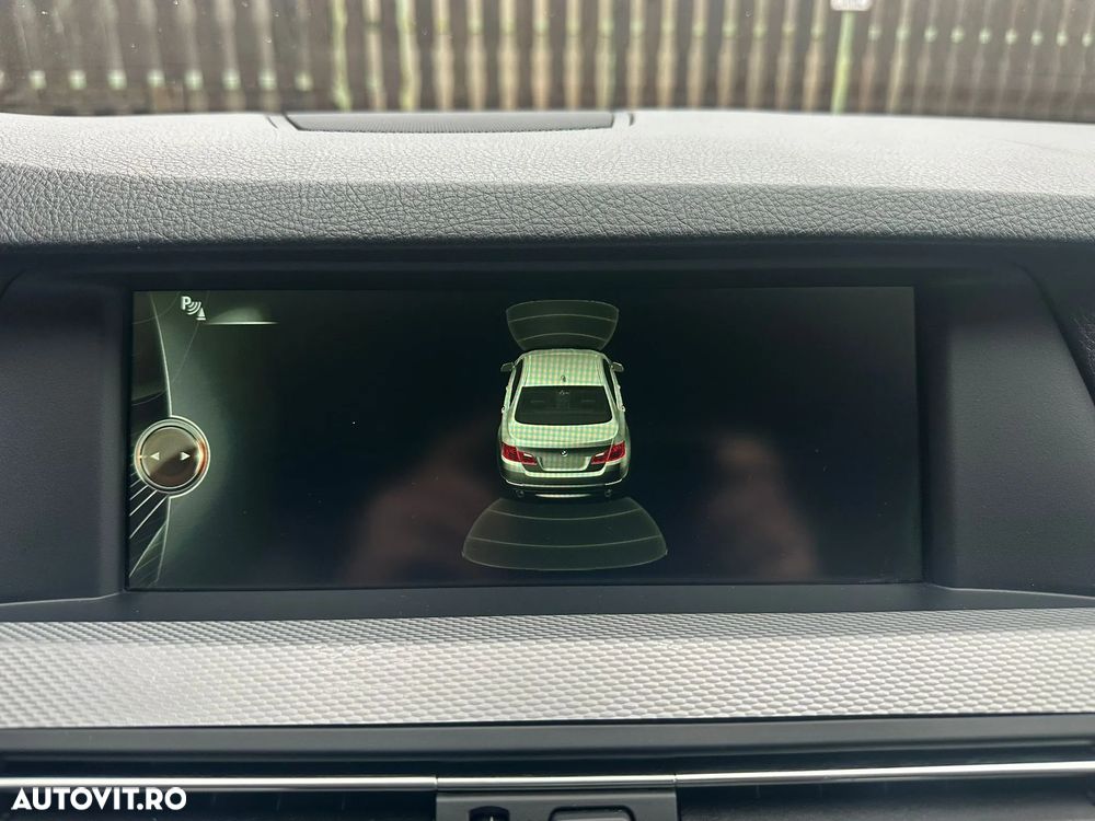 BMW Seria 5 525d Touring Sport-Aut. - 16