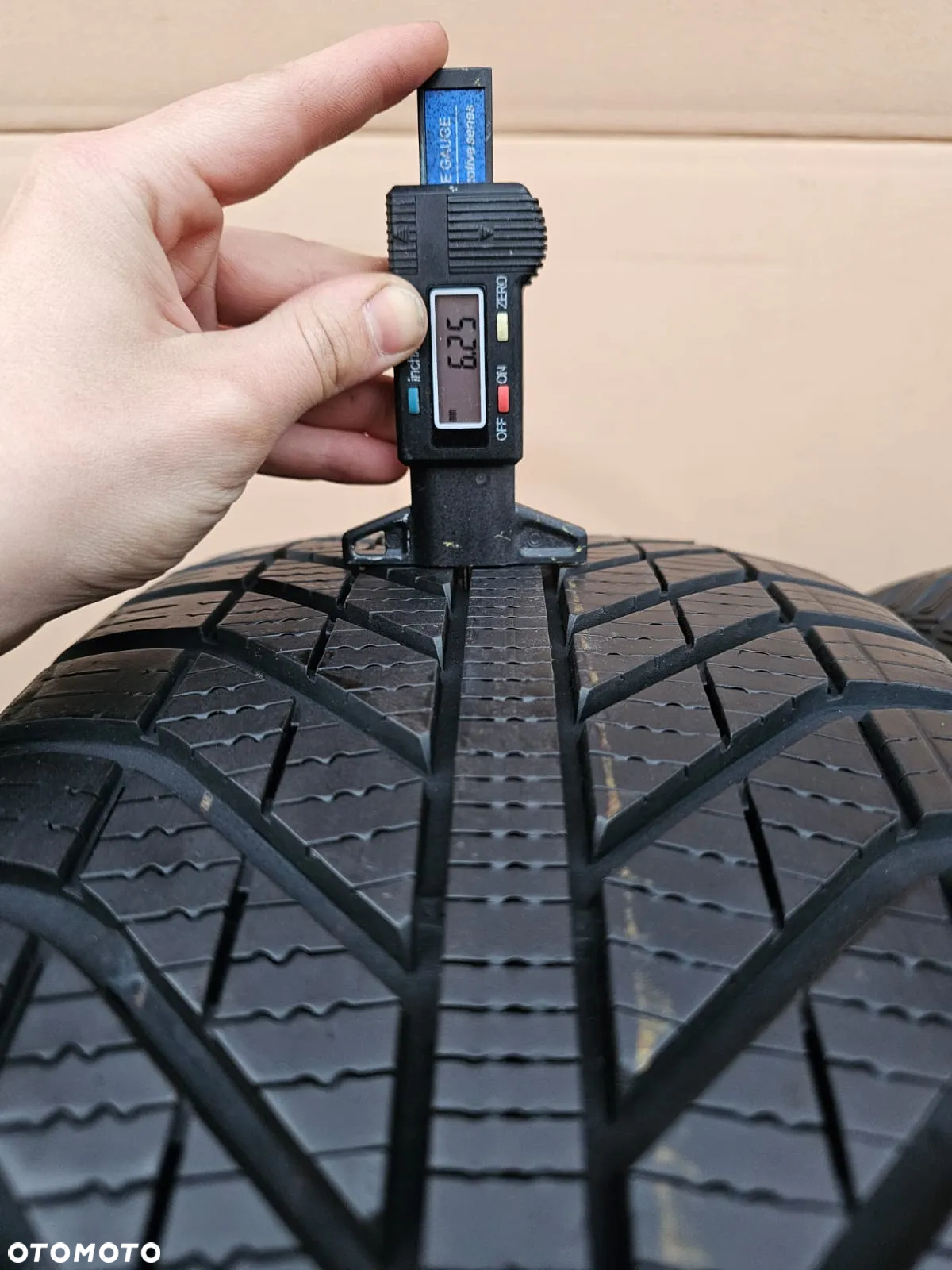 (O77) 225/50R17 98V 6,5mm 17-15r / GoodYear Vector 4Seasons - 4