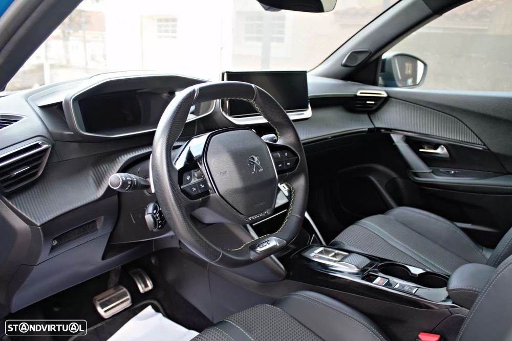Peugeot 2008 1.2 PureTech GT EAT8 - 22