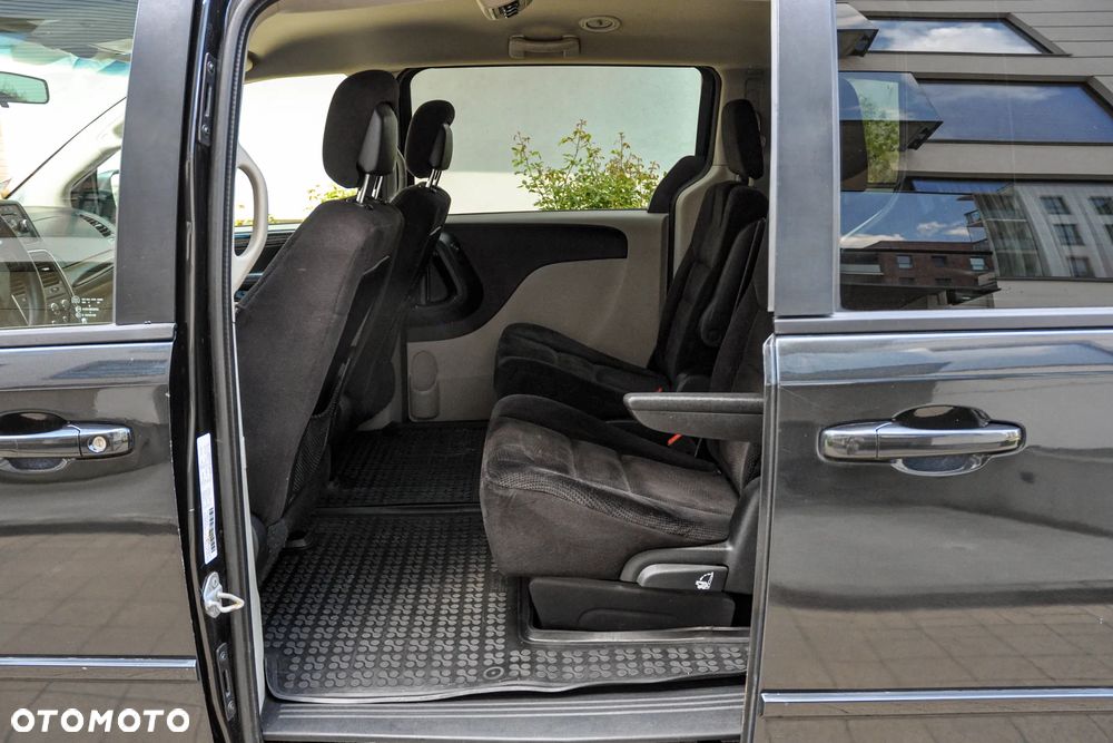 Dodge Grand Caravan - 8