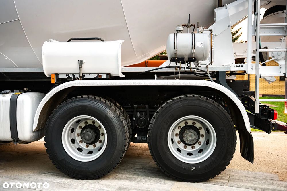 Mercedes-Benz Arocs 3240 MP5 10m3 rok 2021LIEBHERR - 10
