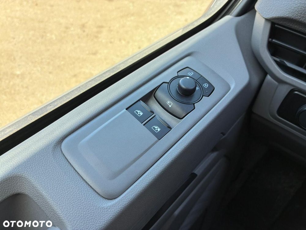 Volkswagen Transporter T7 Furgon PLUS 4MOTION/6 osob./AUTOMAT 2,0 TDI 170 KM r. o. 3500 mm - 30