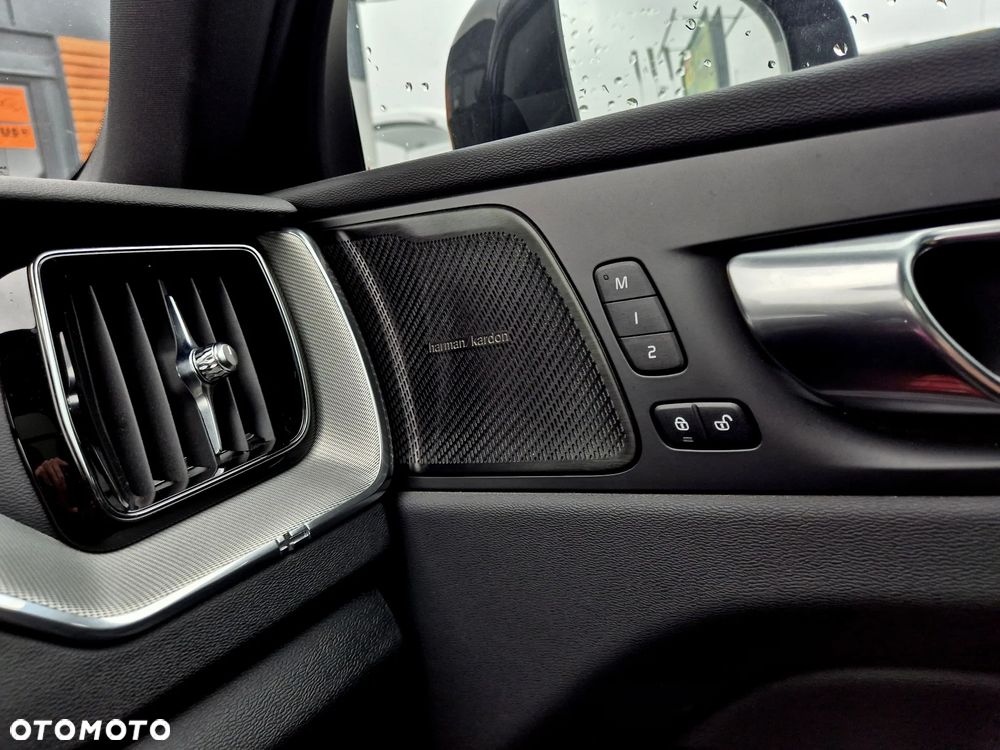 Volvo XC 60 T6 Plug-In Hybrid AWD Plus Dark - 13