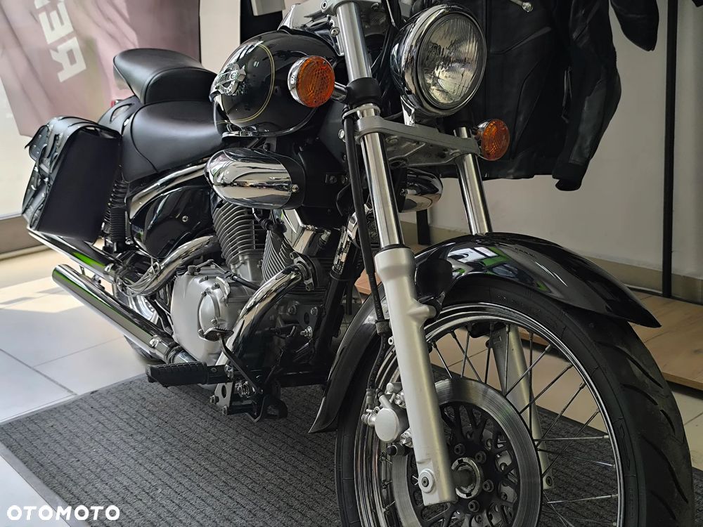 Suzuki Intruder - 11