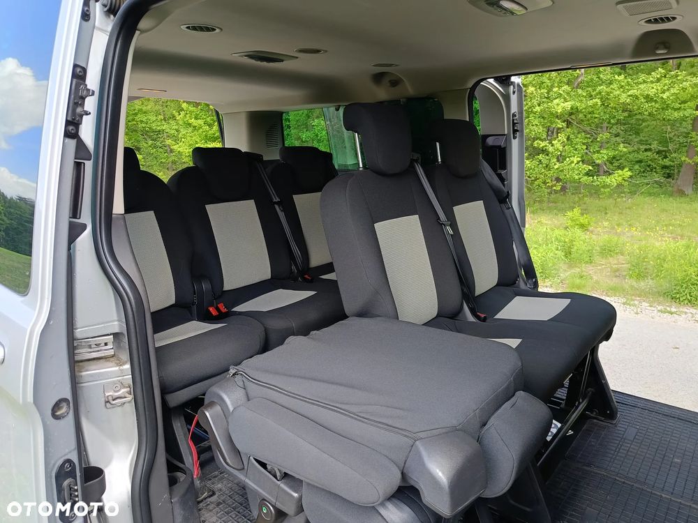 Ford Tourneo Custom - 11