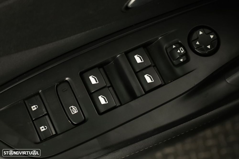 Peugeot 408 1.6 Hybrid Allure e-EAT8 - 22