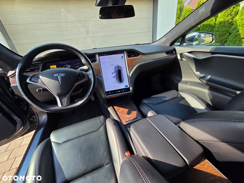 Tesla Model S - 15