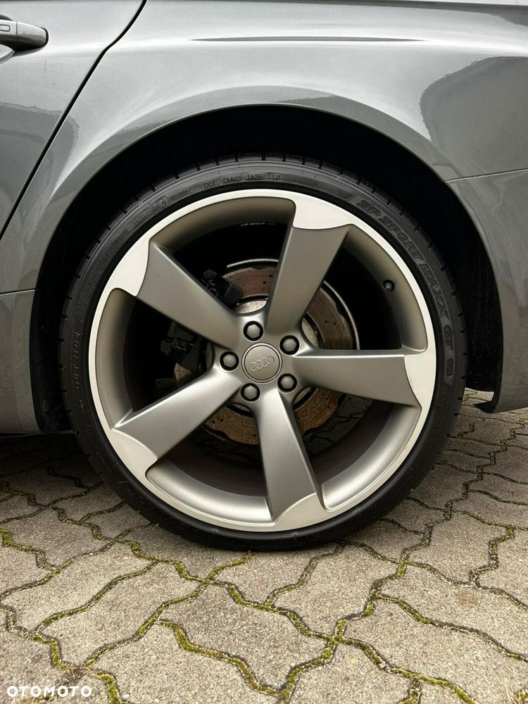 Audi RS4 Avant - 19
