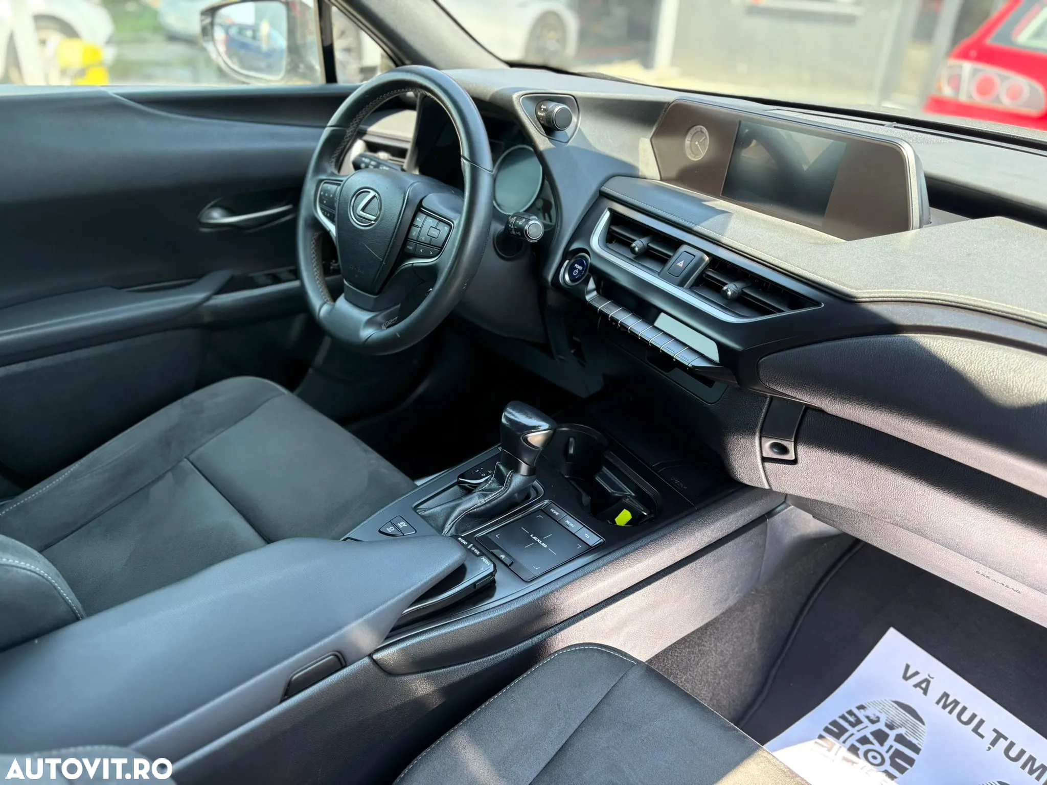 Lexus UX 250h 2.0L HEV 20H- (178 HP) 4X2 CVT Business - 30