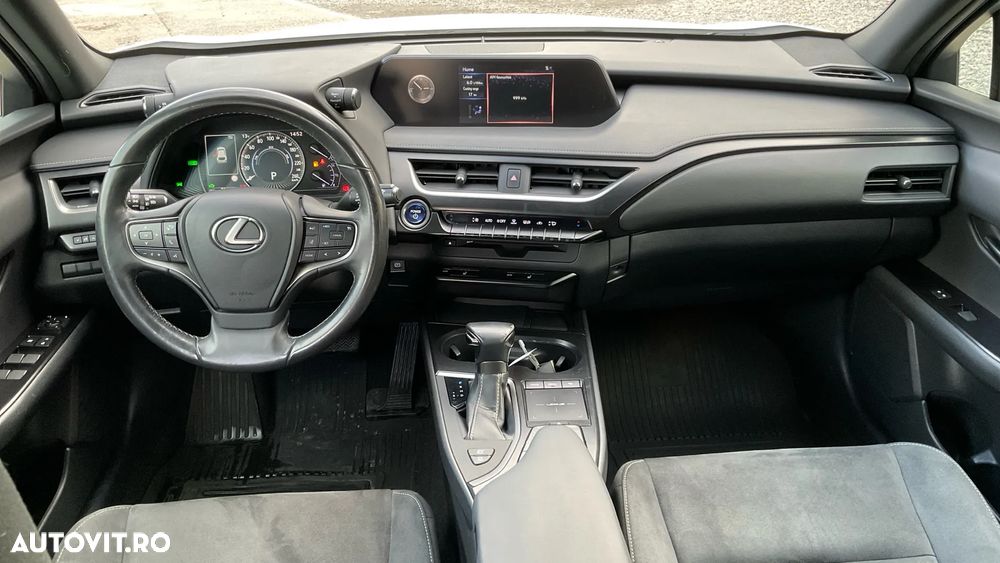 Lexus UX 250h FWD Business - 30