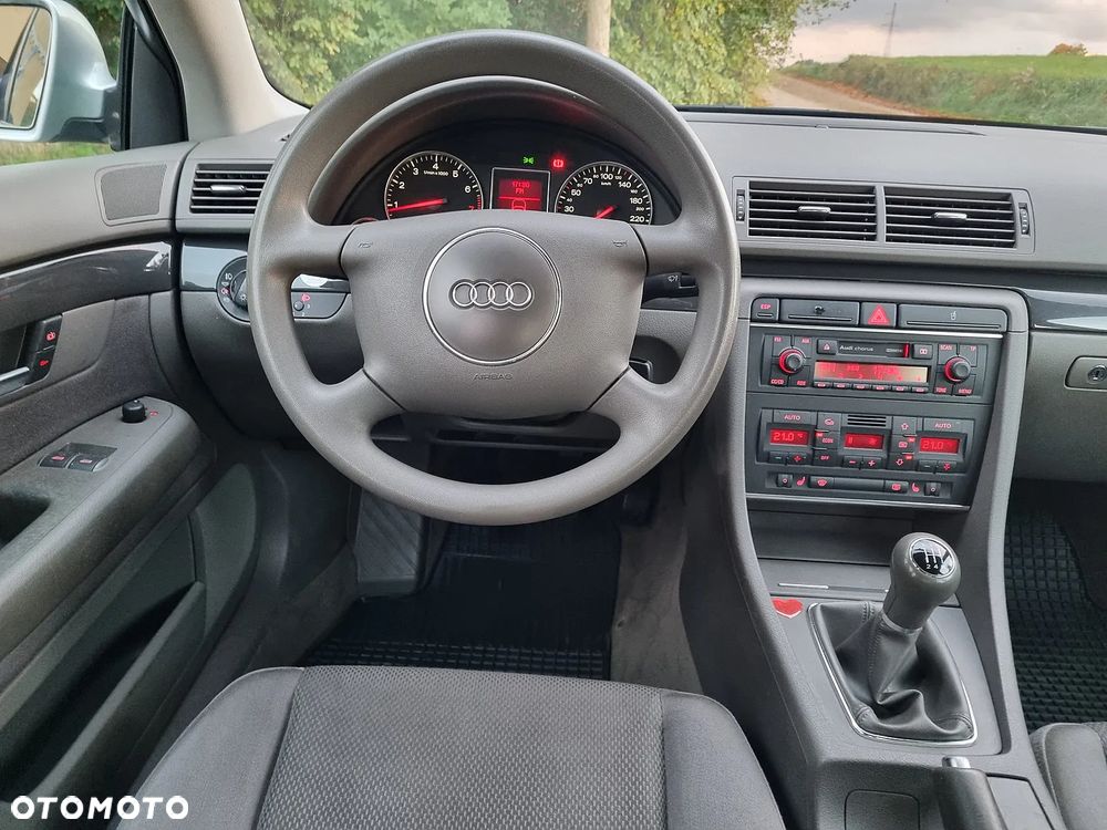 Audi A4 Limousine - 10