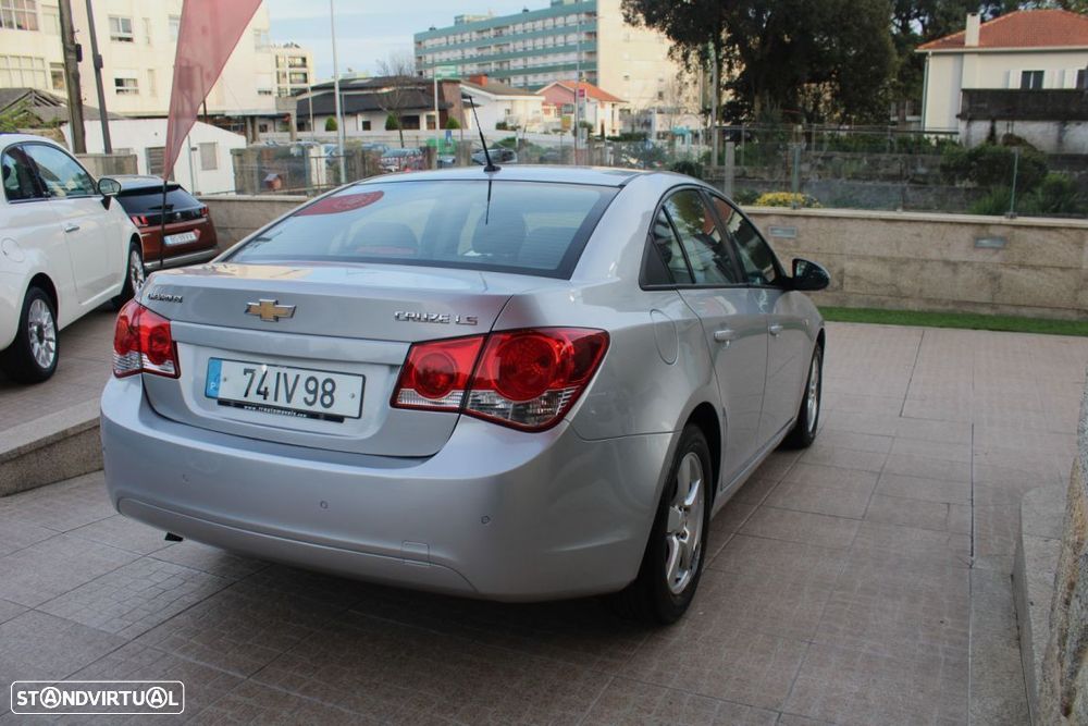 Chevrolet Cruze 1.6 LS - 5