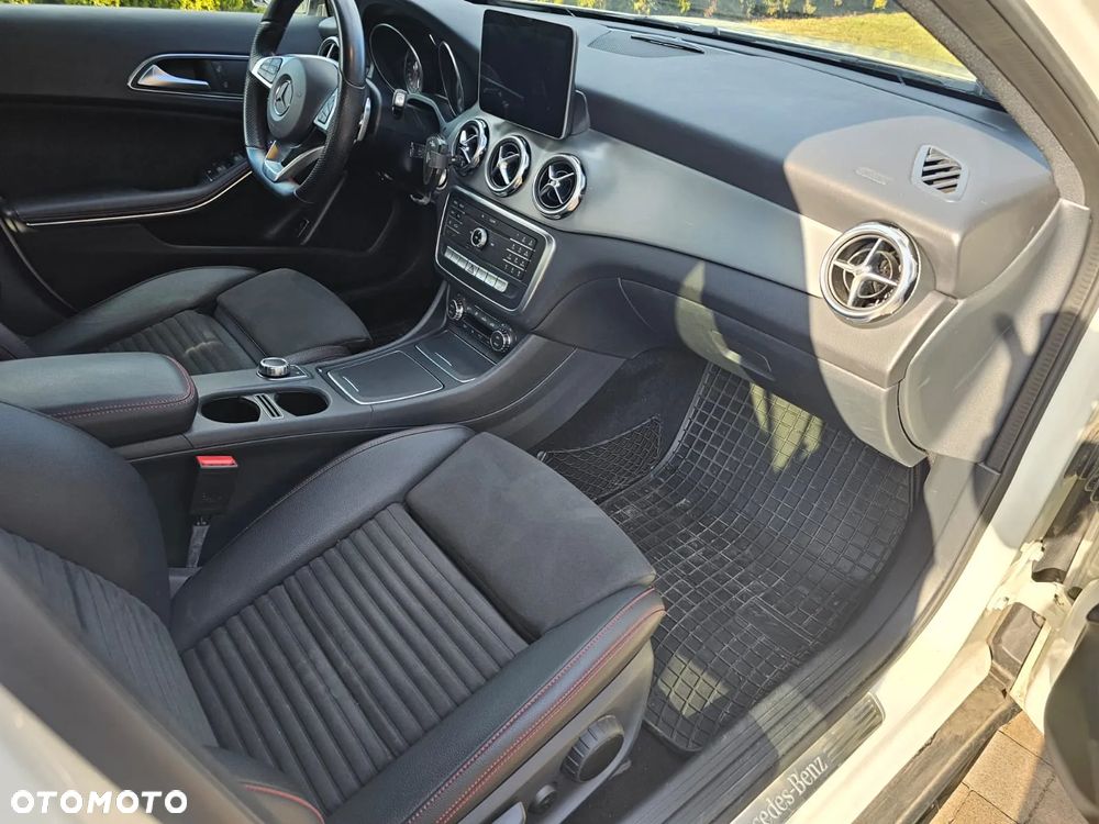 Mercedes-Benz GLA - 16