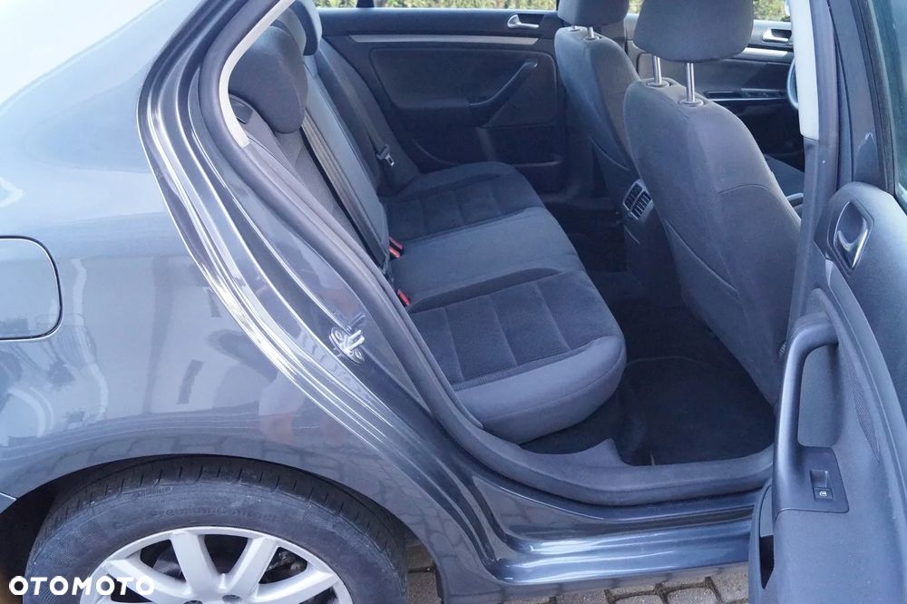 Volkswagen Jetta 2.0 TDI Comfortline - 26