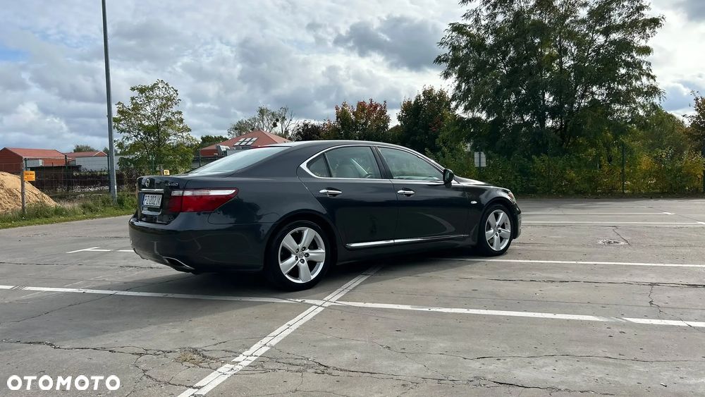 Lexus LS - 6