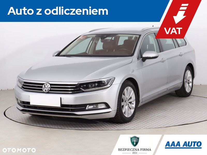 Volkswagen Passat - 1