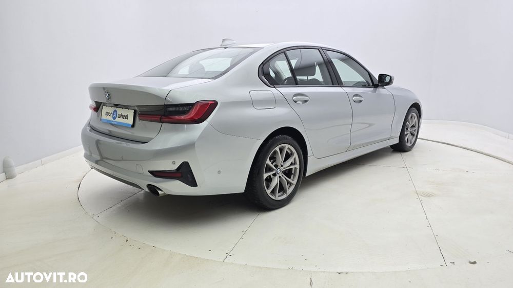 BMW Seria 3 330d xDrive AT - 6
