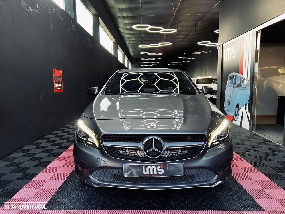 Mercedes-Benz CLA 180 d Shooting Brake Urban - 3