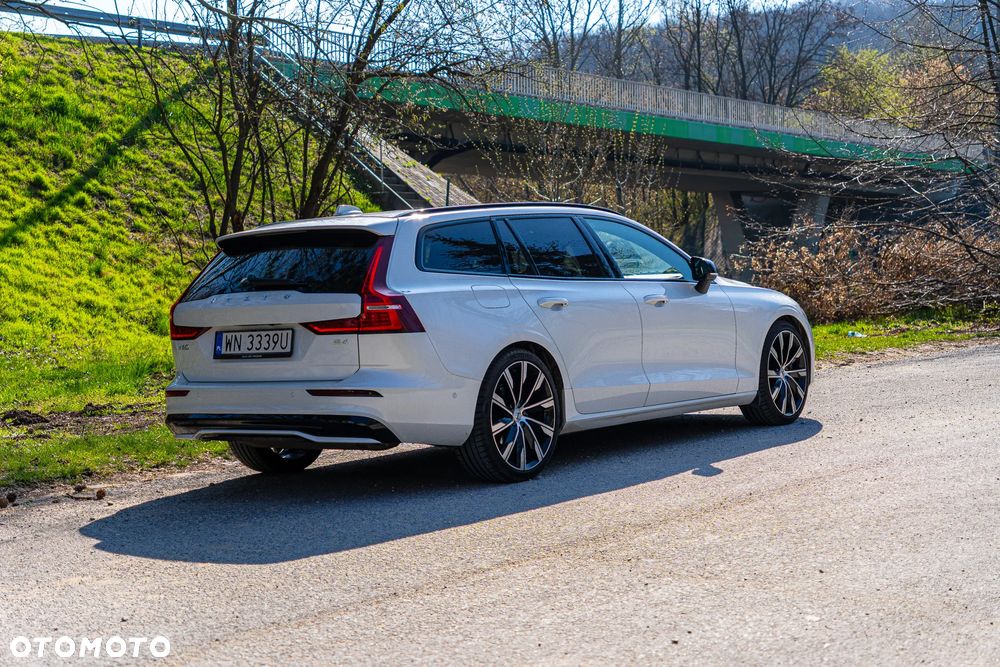 Volvo V60 B4 B Ultra Dark - 16