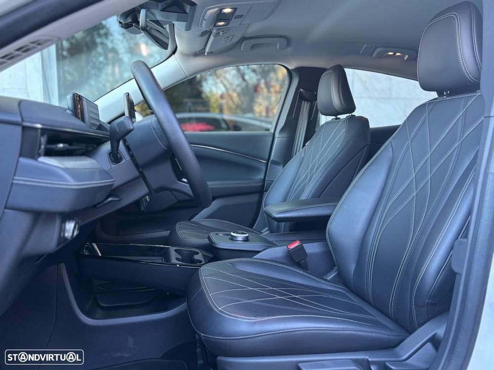 Ford Mustang Mach-E - 17