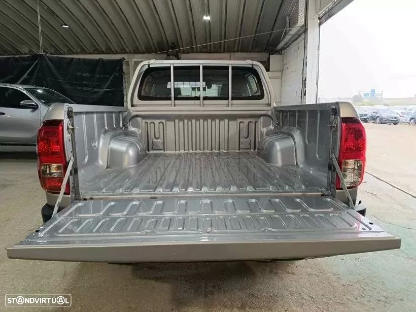 Toyota Hilux 2.4 D-4D 4WD Tracker - 7