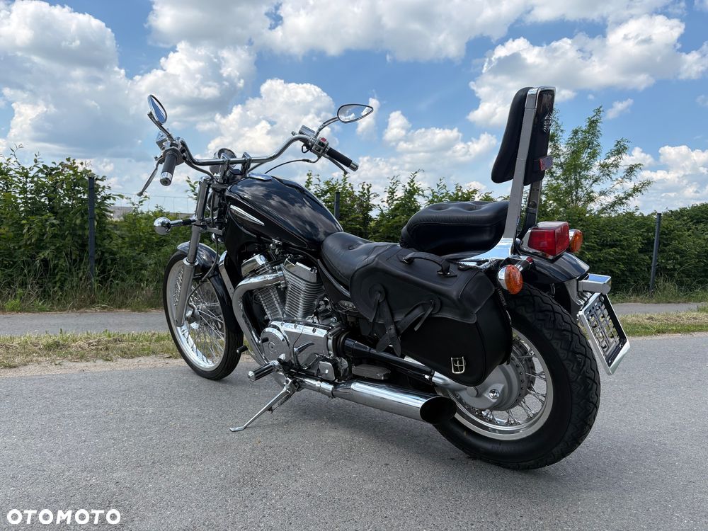 Suzuki Intruder - 2