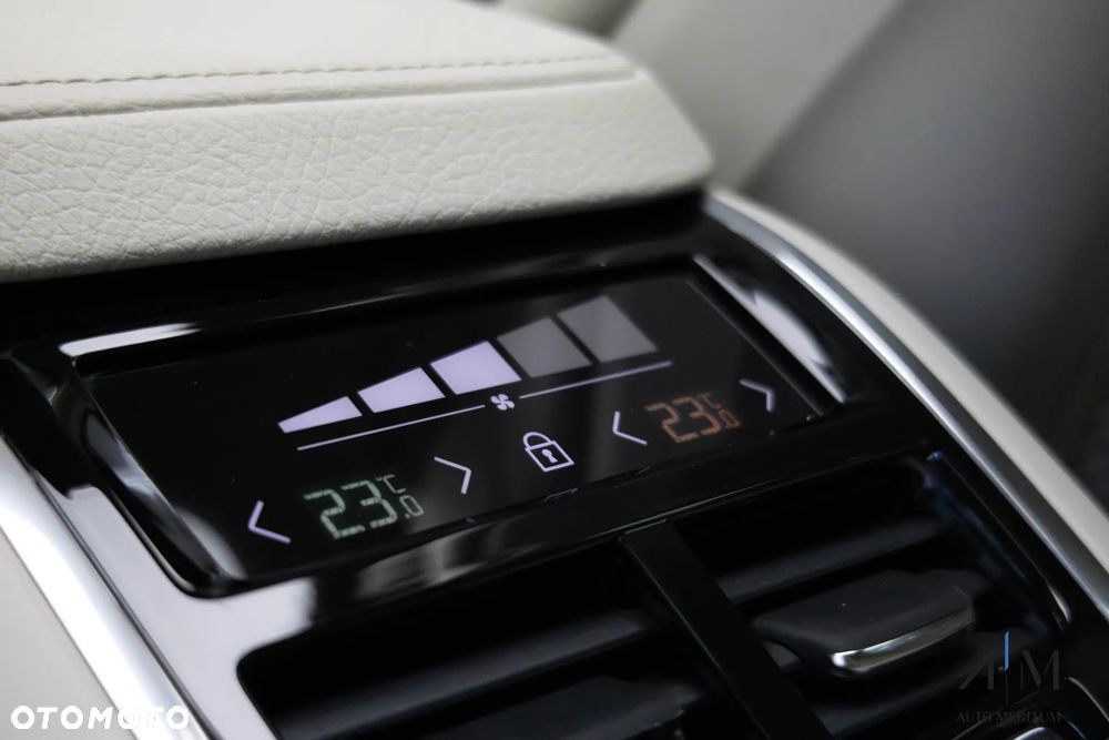 Volvo XC 60 B4 D AWD Plus Bright - 32