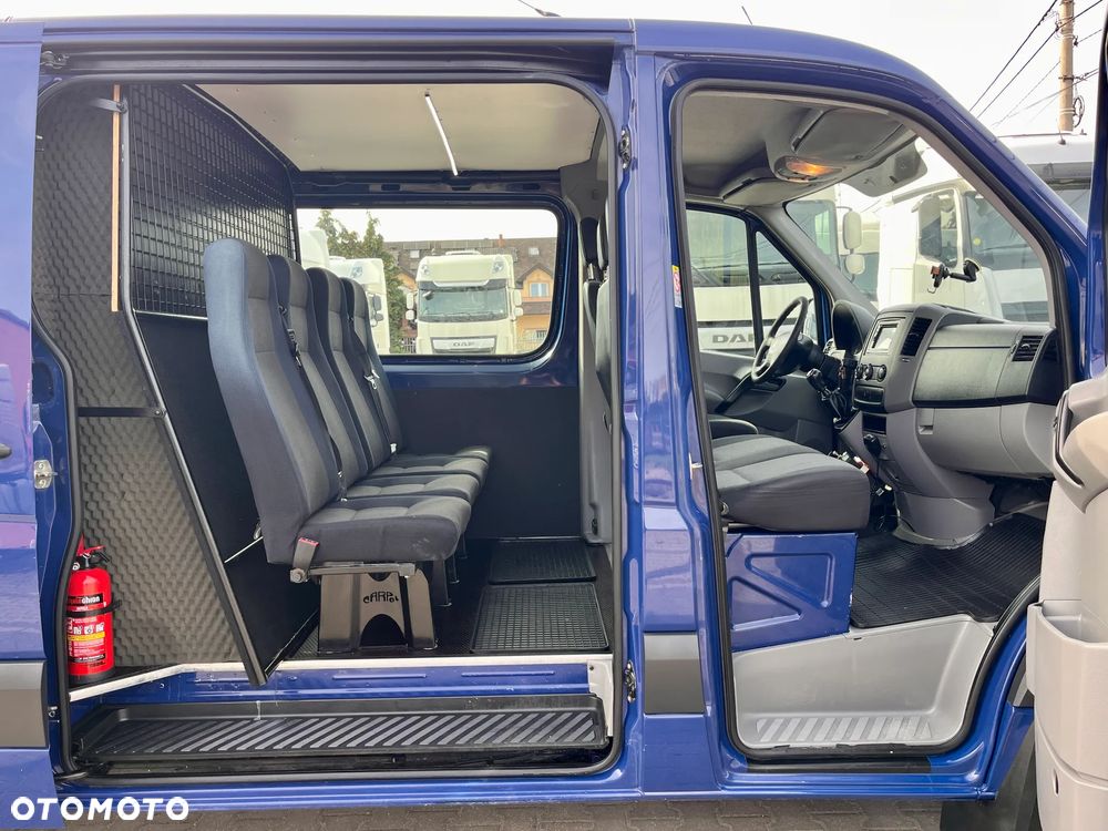 Volkswagen CRAFTER 7 OSÓB / SALON POLSKA / BEZWYPADKOWY / PIERWSZY WŁAŚCICIEL / 2.0 140KM ! ! - 18
