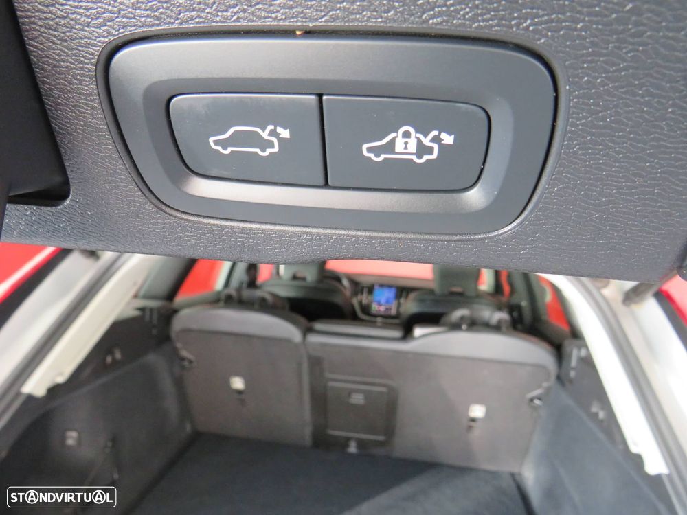 Volvo XC 60 2.0 T6 PHEV Core AWD - 39