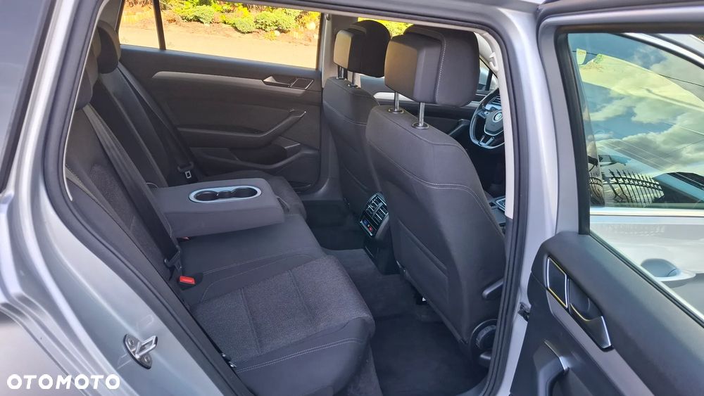Volkswagen Passat - 9