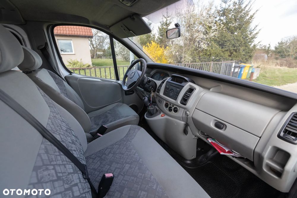 Opel Vivaro - 11